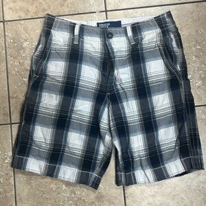 American Eagle AE Men’s Gray, Black, Blue And White Plaid Shorts, Size 32